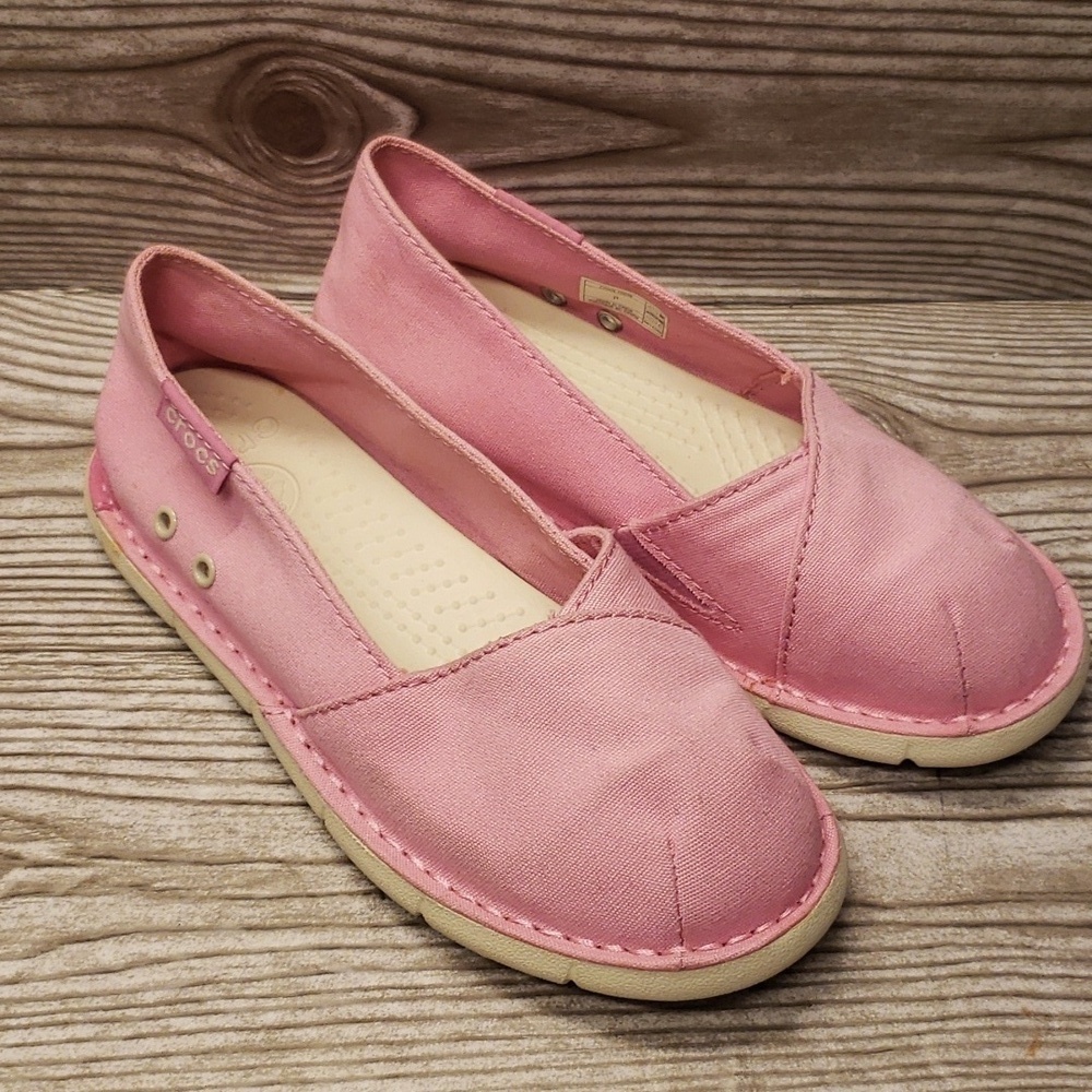 Crocs pink canvas youth loafers size 1